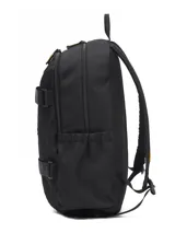 Mochila Cat modelo Melbourne Urban color negro, con dos compartimentos principales con cierre, correas ajustables, compartimento acolchado para portátil, bolsillos laterales elásticos y correas frontales para skateboard.