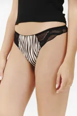 Colaless con estampado de cebra y detalle de encaje negro en los bordes.