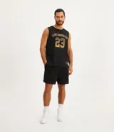 Musculosa deportiva de baloncesto Get Over, confeccionada en tejido de malla texturizada con tecnología Dry Fit. Presenta cuello redondo con ribete amarillo, estampa frontal con la inscripción 'Los Angeles' y el número '23' en color amarillo, y etiqueta decorativa en el bajo.