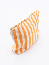 Necessaire de tela con diseño de rayas verticales en color rojo y blanco, con cierre superior.