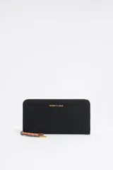 Billetera negra de estructura blanda con cierre de cremallera, logo metálico dorado "BIMBA Y LOLA" en el frente y tirador de cordón naranja y gris. Incluye tarjetero y monedero interior.