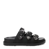 Sandalias de mujer Miss Carol Valencia, de color negro con tres tiras anchas en el empeine, cada una con hebillas metálicas plateadas de diseño occidental y punteras grabadas. Presentan suela plana con plataforma ligera y plantilla acolchada.