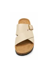 Sandalias marrones de tiras cruzadas Paddock con hebilla metálica dorada regulable, plantilla anatómica y base de corcho.