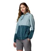 Campera cortavientos Columbia Flash Forward II para mujer, en diseño bicolor con tonos celestes y azul oscuro. Cuenta con capucha ajustable, cierre frontal, bolsillos con cremallera y puños elásticos.