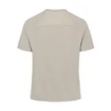 Remera deportiva Merrell Driftshade color beige claro, de manga corta con diseño raglán y paneles laterales transpirables.