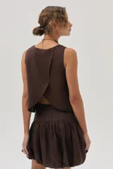 Minifalda balloon color chocolate, confeccionada en lino.