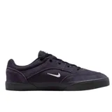 Championes de skate Nike SB Malor, color azul oscuro, confeccionados en una combinación de ante y lona. Presentan un diseño vulcanizado con puntera reforzada, suela de goma negra y el logo de Nike bordado en blanco en el lateral.