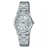 Reloj analógico Casio con caja y malla de acero inoxidable plateado, esfera blanca con números arábigos y ventana de fecha a las 3.