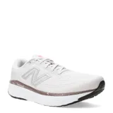 Championes de running New Balance modelo Evoz V4, color blanco con detalles en gris y toques de color salmón. Presentan entresuela Fresh Foam X para mayor amortiguación, parte superior de malla técnica transpirable con refuerzos sintéticos y suela de goma de alta durabilidad.