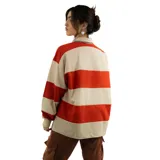 Polo de manga larga color crema con rayas horizontales rojas. Tiene cuello clásico con botones, bordados en el pecho y en la manga, y un parche ovalado con la palabra "Septum" en el centro.