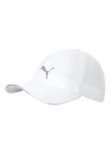 Gorro tipo gorra deportiva Puma, color negro con logo plateado reflectante en el frente y borde de la visera en color gris.