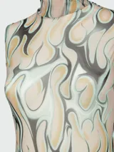 Body de tul con cuello alto y estampado abstracto en tonos beige, gris y verde.