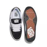 Championes Vans Hylane de cuero blanco y negro con cordones blancos.