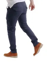 Pantalón cargo color beige, de corte chupín, con bolsillos laterales y traseros con solapa. Confeccionado en algodón con spandex.