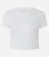 Remera cropped deportiva Get Over, color malva, de cuello redondo, mangas cortas y calce ajustado. Confeccionada en mezcla de poliéster y elastano de tacto suave.