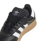 Championes Adidas Samba XLG, color negro con las tres tiras blancas y suela color caramelo.