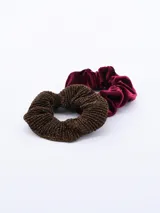 Pack de dos coleros para el pelo, uno de terciopelo color borgoña y otro de tela acanalada color marrón con brillo.