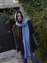 Pashmina rectangular color azul marino.