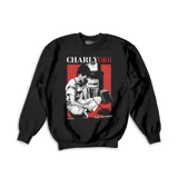 Buzo de algodón color negro con cuello redondo, mangas largas y puños acanalados. Presenta un estampado gráfico frontal en tonos blanco, negro y rojo que ilustra a Charly García con la leyenda 'Say no more'.