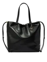 Bolso tipo tote color negro de cuero sintético ultrasuave, con silueta relajada, cordón ajustable en la parte superior y asas superiores.