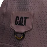 Mochila Caterpillar modelo Benson Backpack de color bordó, con diseño geométrico estampado, bolsillos laterales de red y asa superior.