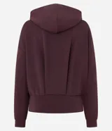 Buzo con capucha de modal, color bordó, con mangas largas, puños ajustados y ruedo elástico que define la cintura.