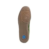 Championes Adidas Glenburn de color verde, confeccionados en gamuza con las clásicas tres tiras en los laterales en tono verde oscuro, suela de goma translúcida y detalles con el nombre del modelo y la marca en dorado.