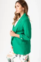 Blazer clásico verde Benetton con botón dorado, corte clásico que estiliza y terminaciones impecables en las costuras.