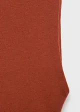 Camiseta sin mangas de cuello perkins, diseño entallado con fruncidos laterales y tirantes anchos.