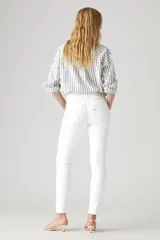 Jeans blancos de tiro alto, corte skinny, ajustados en cadera y muslos, confeccionados en denim stretch con tecnología Hypersoft.