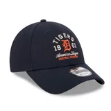 Gorra tipo baseball New Era modelo 9FORTY, color azul marino, con diseño estructurado y visera curva. Presenta bordado frontal con el logo y nombre del equipo Detroit Tigers en colores blanco y naranja.