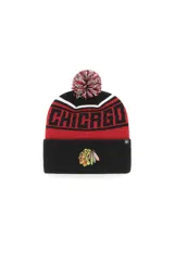 Gorro tejido con puño y pompón, diseño jacquard con la palabra Chicago en rojo y negro, y bordado frontal del logo de los Chicago Blackhawks.