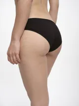 Bombacha clásica de algodón color negro con textura acanalada.