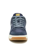 Championes Caterpillar modelo Theorem, de color azul con entresuela blanca y suela de goma color camel. Diseño de estilo urbano con cordones grises y logo de la marca en el lateral y la lengüeta.