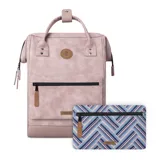 Mochila Cabaia Adventurer Male color rosa, con capacidad de 23 litros, sistema MOLLE, compartimento acolchado para tablet o laptop, correa para sujetar a la maleta y tirantes acolchados antitranspirantes.