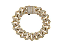 Pulsera de eslabones gruesos color dorado, con incrustaciones de diamantes.