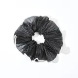 Colero de pelo negro con borde blanco.