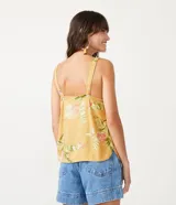 Blusa musculosa de viscosa con estampado de hojas, escote en V y tirantes anchos con detalle de botón en la espalda.