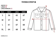 Chaqueta de jean color negro con interior y cuello de corderito sintético blanco. Presenta cierre frontal con botones metálicos y bolsillos frontales con solapa.