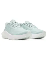 Championes de running Under Armour modelo W Turbulence 3, de color verde menta con entresuela blanca. Cuentan con capellada de malla transpirable, amortiguación Charged+ y suela de goma duradera.