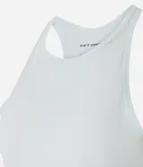 Musculosa deportiva de microfibra perforada en color menta, con escote alto, diseño de espalda nadadora y corte holgado.