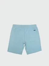 Short de felpa de algodón color celeste, con cordón ajustable en la cintura y bolsillos laterales con detalles en contraste negro.