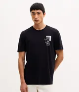 Remera de algodón de manga corta y cuello redondo, color negro, con estampa pequeña de bicicleta en el pecho.