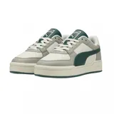Championes Puma modelo CA Pro Classic II, de diseño urbano con plataforma, color blanco con detalles de logo en dorado.