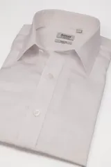 Camisa de vestir blanca de manga larga de la marca Annoni, de corte clásico y cuello tradicional, con cierre frontal de botones y confeccionada en 100% algodón non-iron.