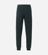 Pijama masculino de dos piezas confeccionado en tejido fleece texturizado. Incluye una remera de manga larga con cuello redondo y puños ajustados, y un pantalón tipo jogger con cintura elástica, cordón de ajuste y bolsillos laterales.