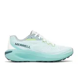 Championes de trail running Merrell Morphlite, diseñados para transitar entre asfalto y senderos. Presentan un diseño en tonos celestes y blancos con detalles en verde lima, entresuela de espuma FloatPro para mayor amortiguación y suela de goma con tracción perimetral.