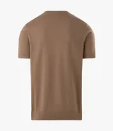 Remera de algodón texturizado color azul marino, con cuello redondo y mangas cortas. Presenta un diseño tejido con textura cable en el frente que aporta profundidad y un acabado sofisticado, de la marca Marfinno.