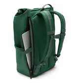 Mochila Columbia Convey III de 27 litros, color verde bosque, con cierre enrollable, resistente al mal tiempo. Incluye funda para portátil de 15 pulgadas, dos bolsillos para botellas de agua y un bolsillo frontal con cremallera. Cuenta con respaldo transpirable, tirantes acolchados y ergonómicos, y cinta pectoral ajustable.