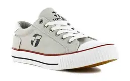 Championes urbanos Topper modelo Wagon, color beige con detalles en blanco, negro y rojo. Confeccionados en lona, presentan el logo de la marca en el lateral y en la lengüeta, con suela de goma blanca con líneas decorativas.